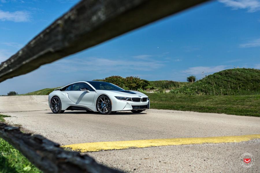  BMW i8 on Vossen Wheels (VPS-310T) 2018 года  (фото 25 из 26)